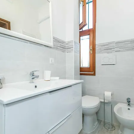 Apartment 11 Venice Garden Private Garden Parking Free *
